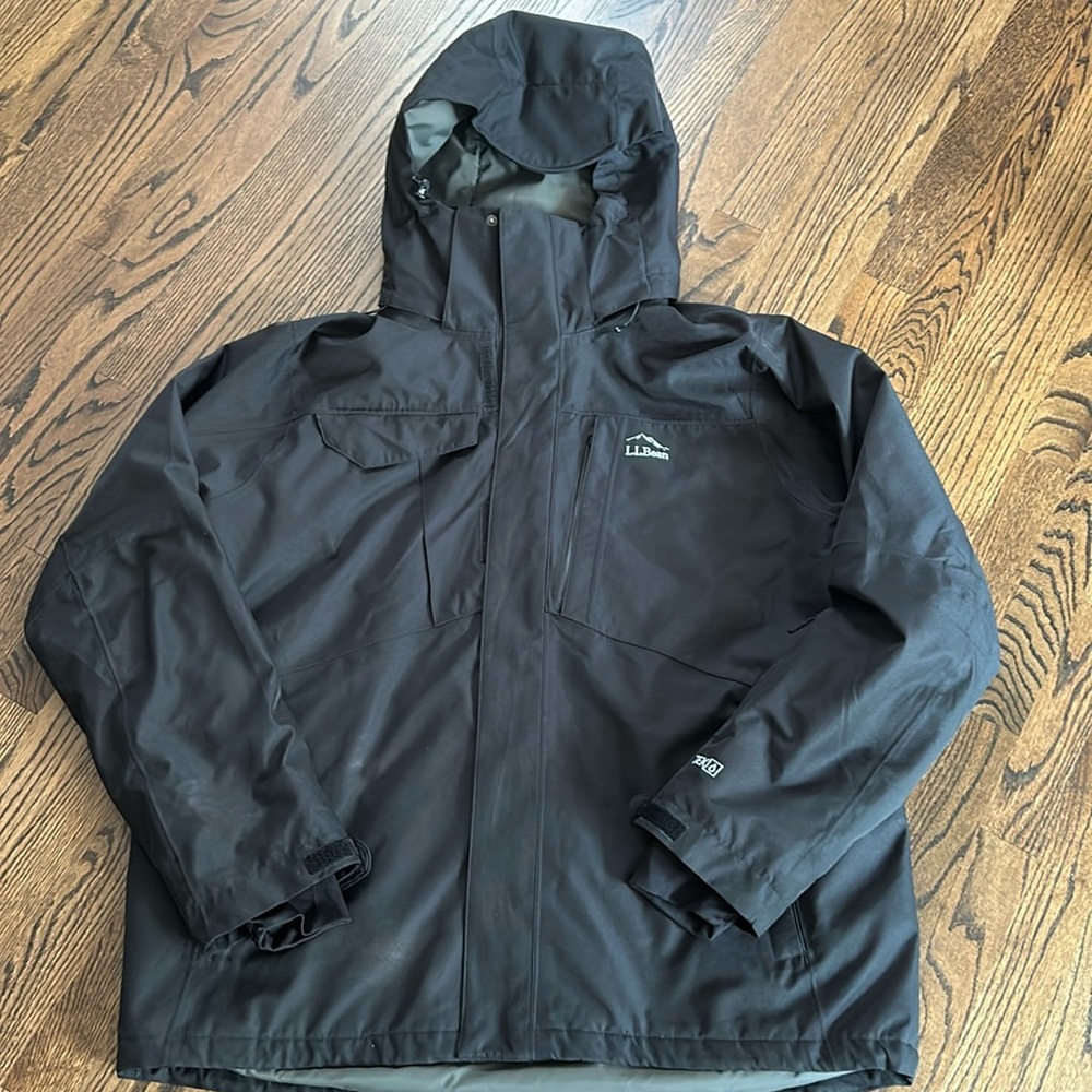 Men’s LLBean Carrabasset ski jacket . Black size XXL regular. EUC Item ID 297801